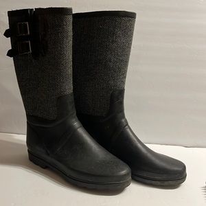 Chooka  signature rain boots with herringbone upper. Double buckles 10